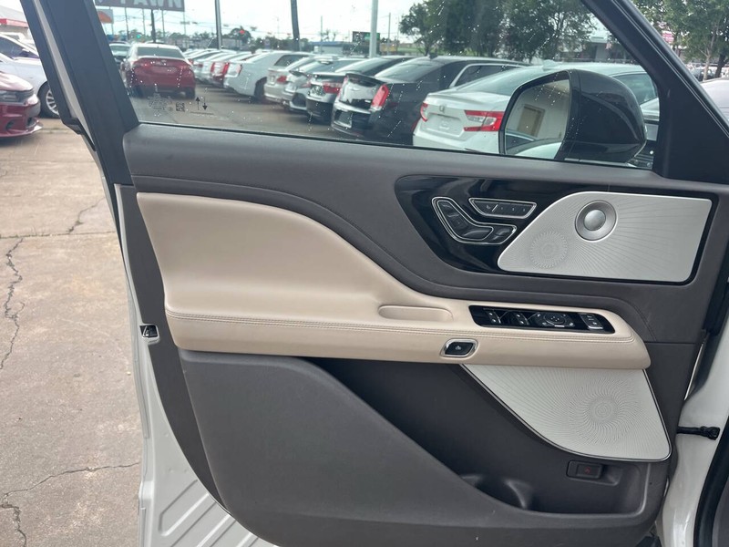 Lincoln Aviator Vehicle Image 05