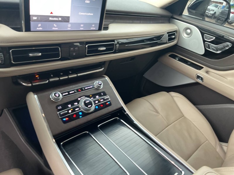 Lincoln Aviator Vehicle Image 08