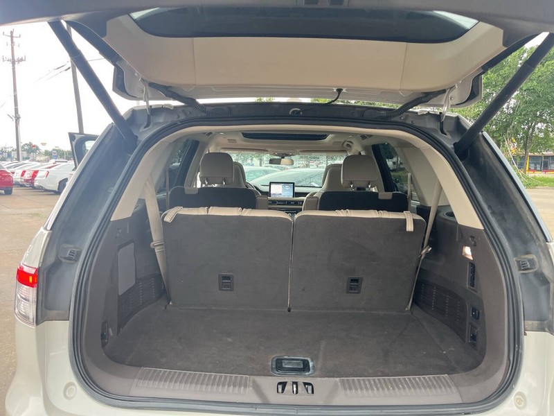 Lincoln Aviator Vehicle Image 14