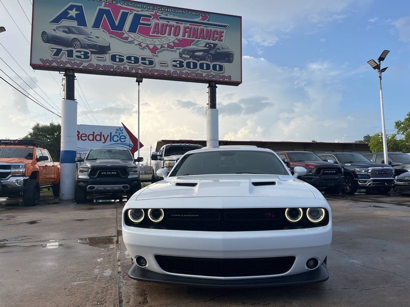 Dodge Challenger Vehicle Image 02