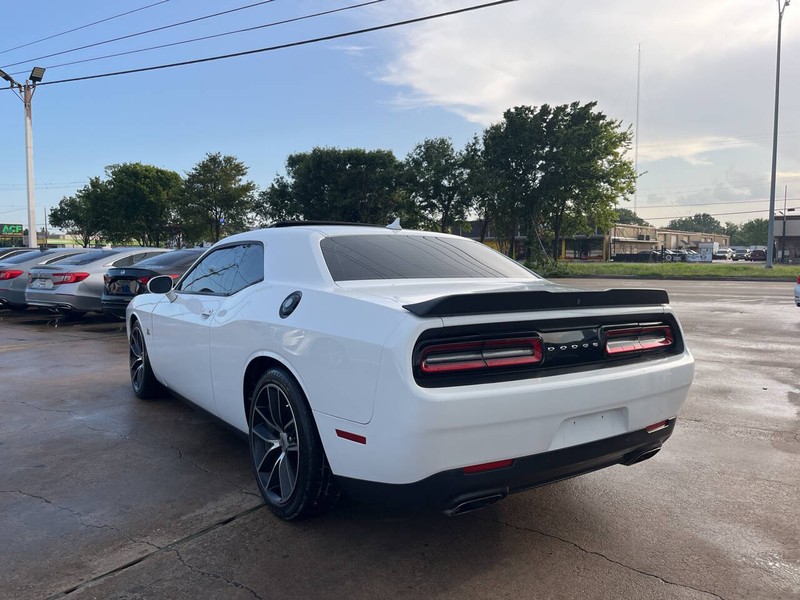 Dodge Challenger Vehicle Image 04
