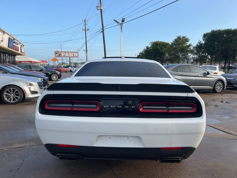Dodge Challenger Vehicle Image 05