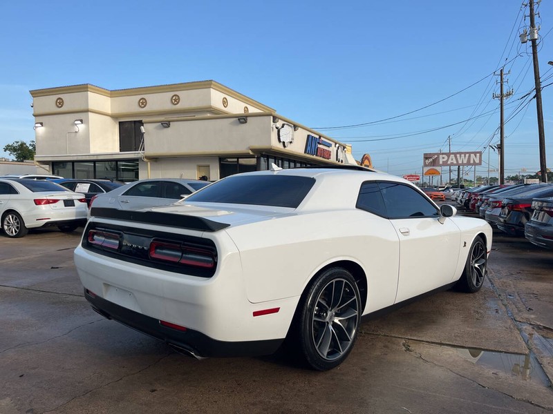 Dodge Challenger Vehicle Image 06