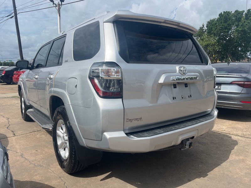 Toyota 4Runner Vehicle Image 04