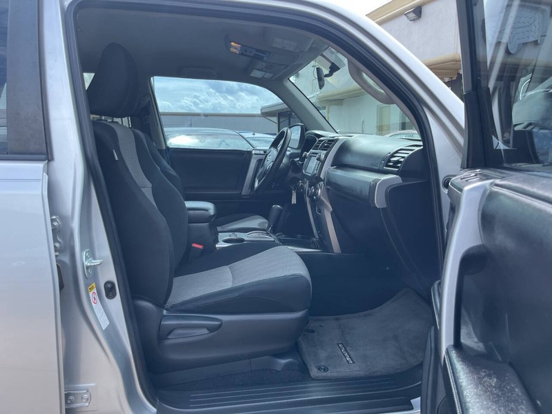 Toyota 4Runner Vehicle Image 13
