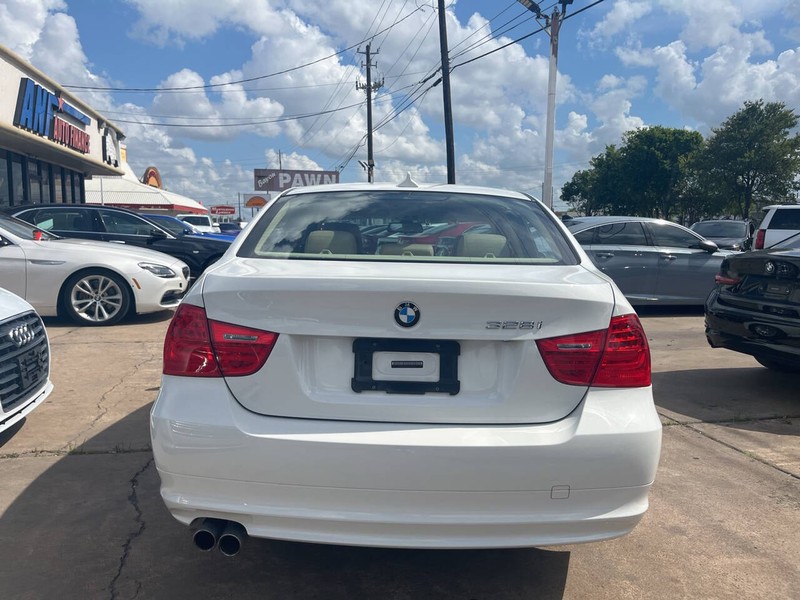 BMW 3 Series Vehicle Image 04