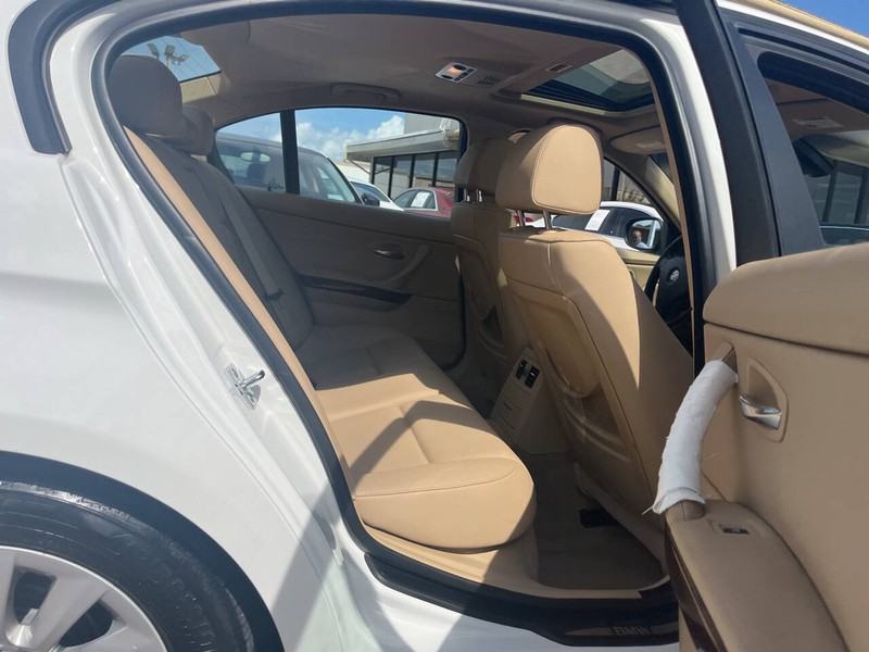 BMW 3 Series Vehicle Image 09