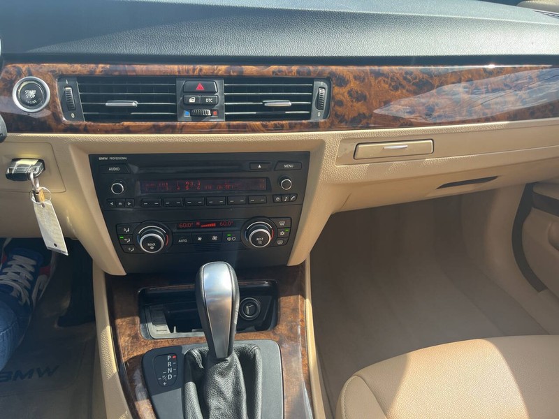 BMW 3 Series Vehicle Image 11