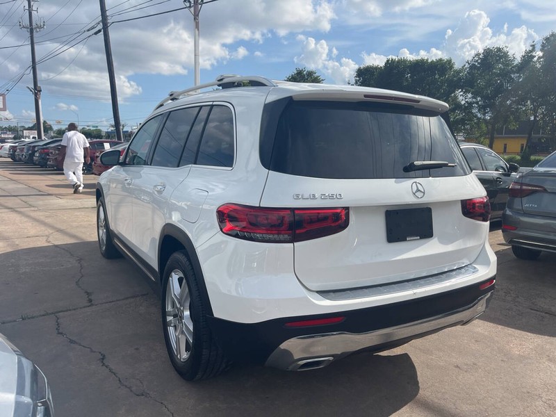 Mercedes-Benz GLB Vehicle Image 03
