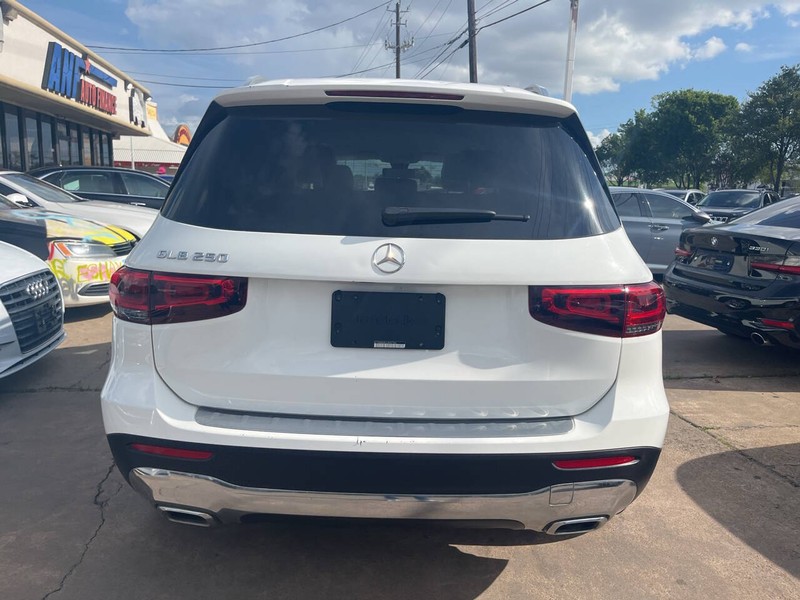 Mercedes-Benz GLB Vehicle Image 04