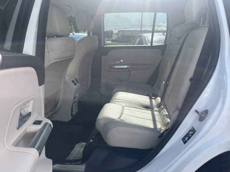 Mercedes-Benz GLB Vehicle Image 08