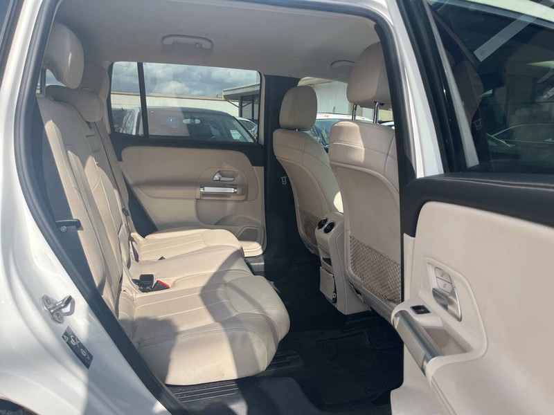 Mercedes-Benz GLB Vehicle Image 10