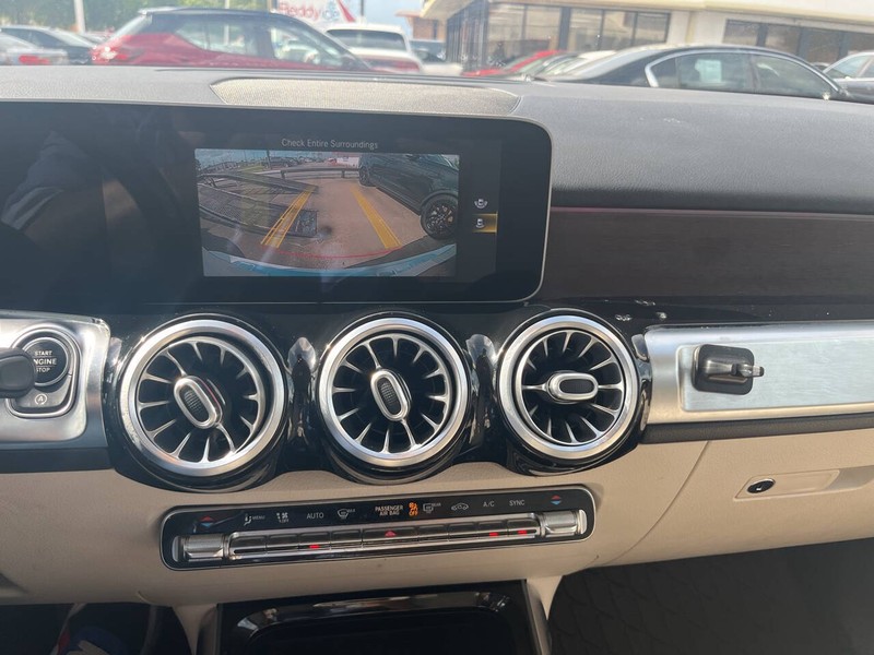 Mercedes-Benz GLB Vehicle Image 12