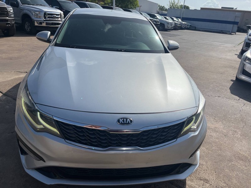 Kia Optima Vehicle Image 02