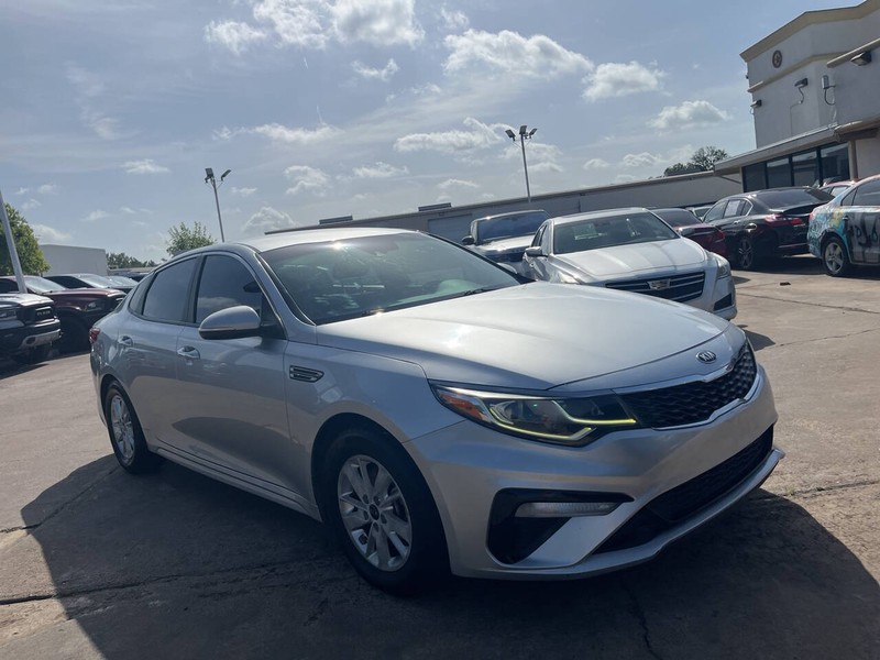 Kia Optima Vehicle Image 03