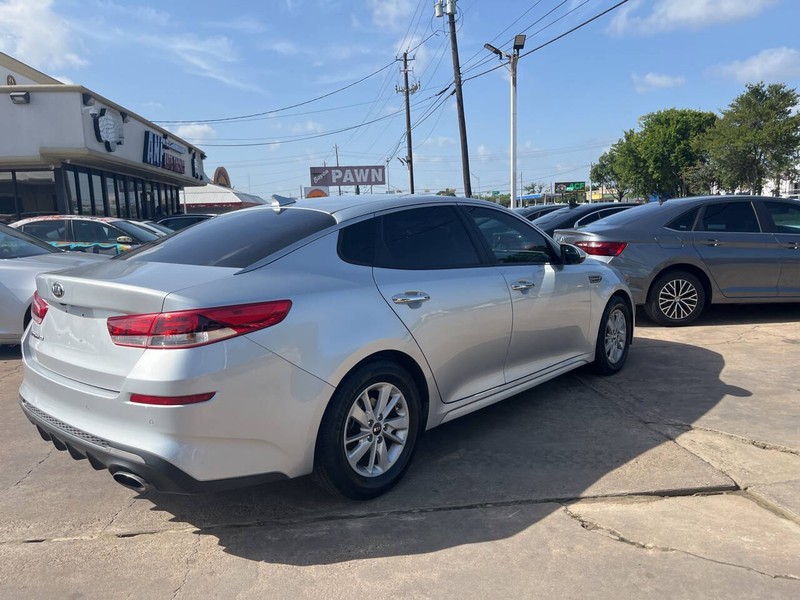 Kia Optima Vehicle Image 04