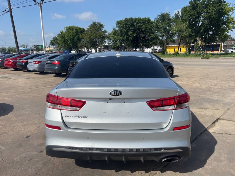 Kia Optima Vehicle Image 05