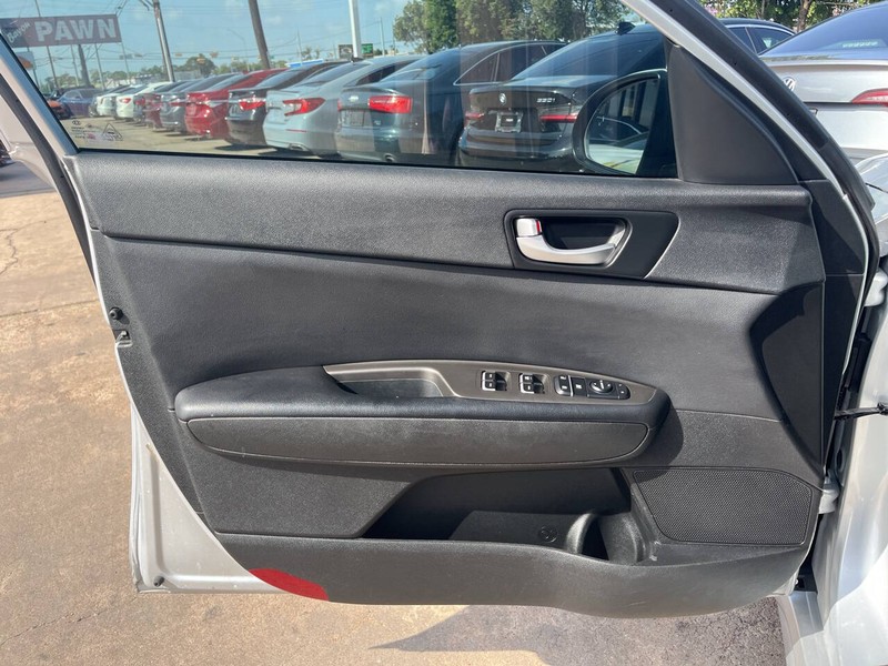 Kia Optima Vehicle Image 08