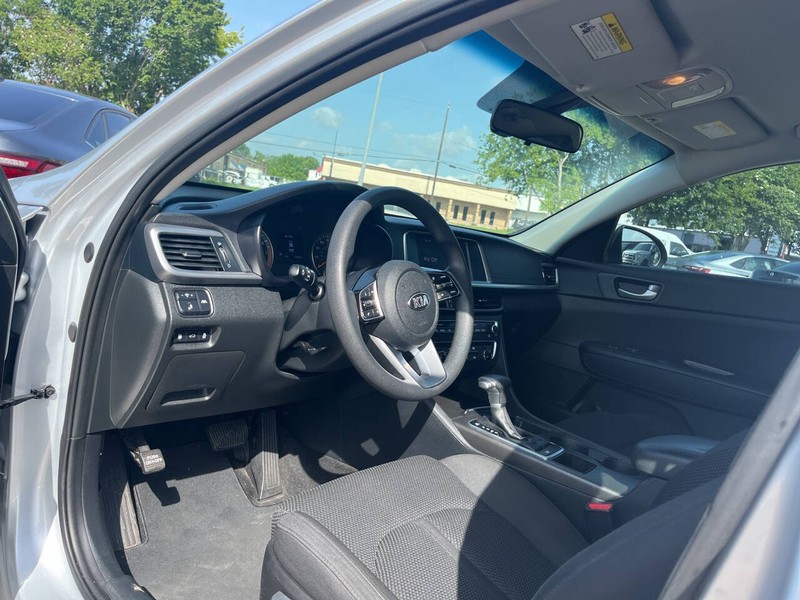 Kia Optima Vehicle Image 09