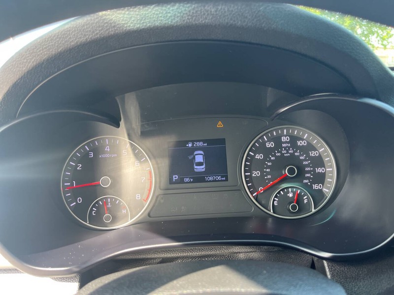 Kia Optima Vehicle Image 11