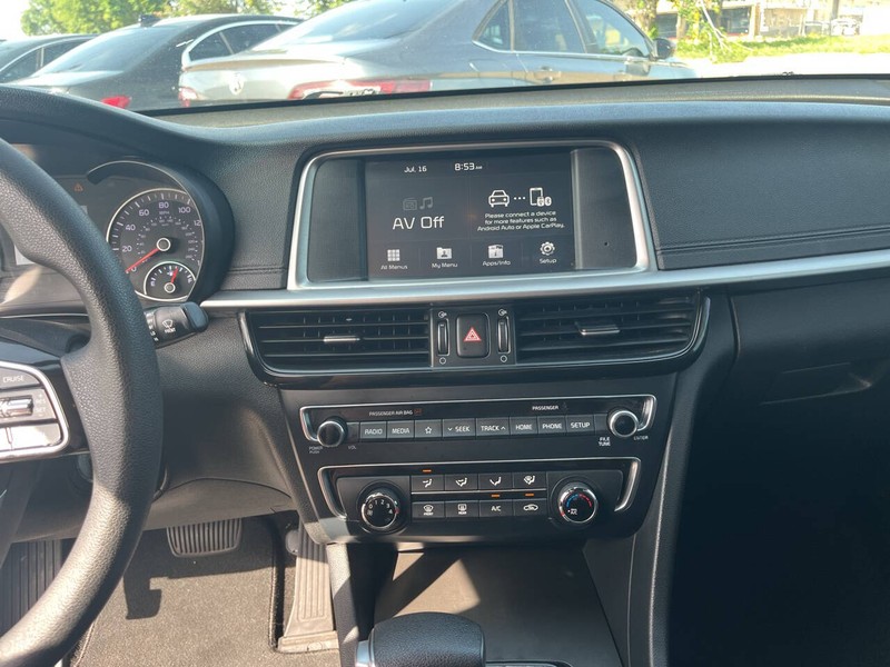 Kia Optima Vehicle Image 12