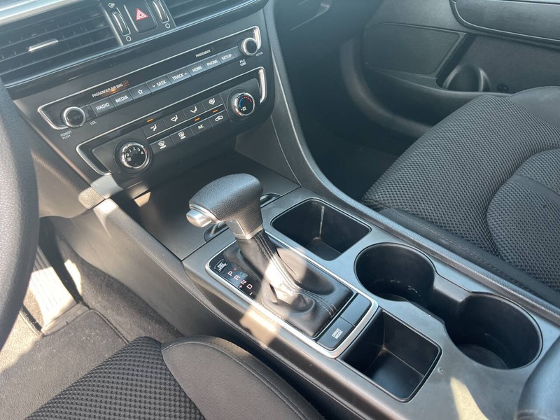 Kia Optima Vehicle Image 13