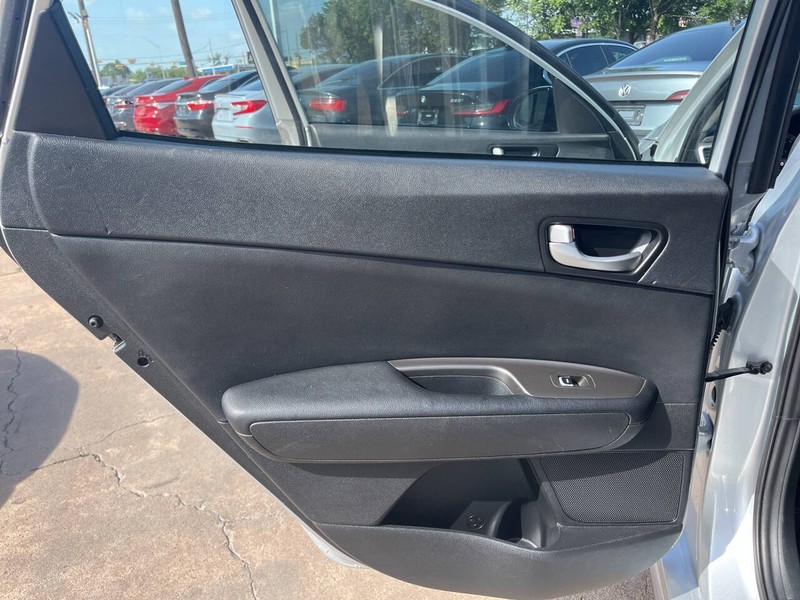 Kia Optima Vehicle Image 14