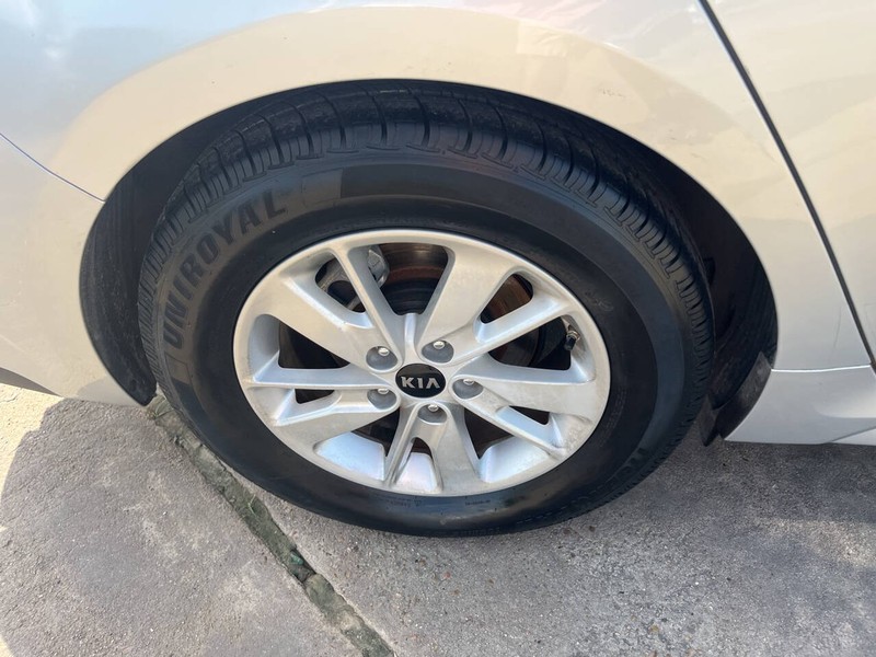 Kia Optima Vehicle Image 20