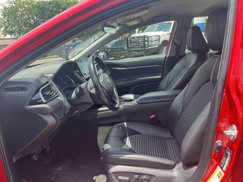 Toyota Camry Vehicle Image 10