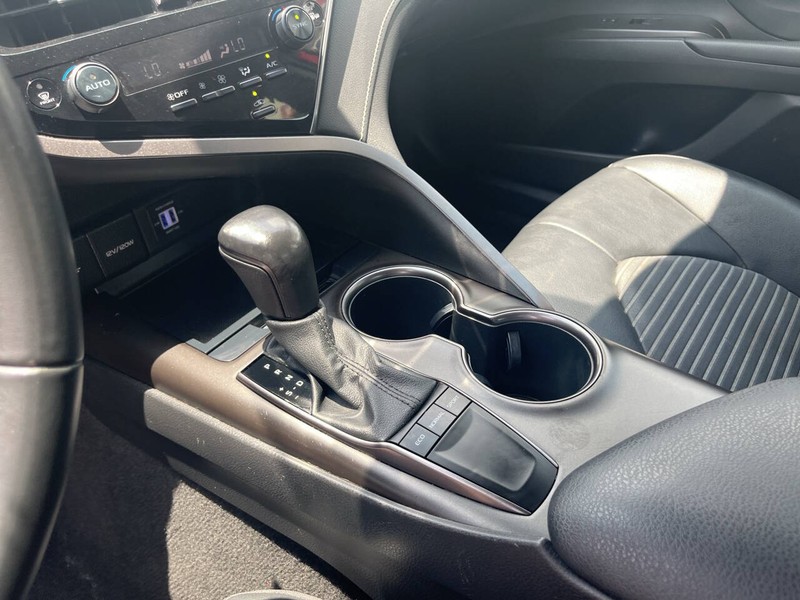 Toyota Camry Vehicle Image 16
