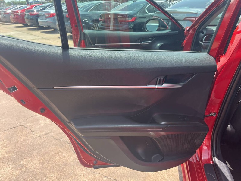 Toyota Camry Vehicle Image 17