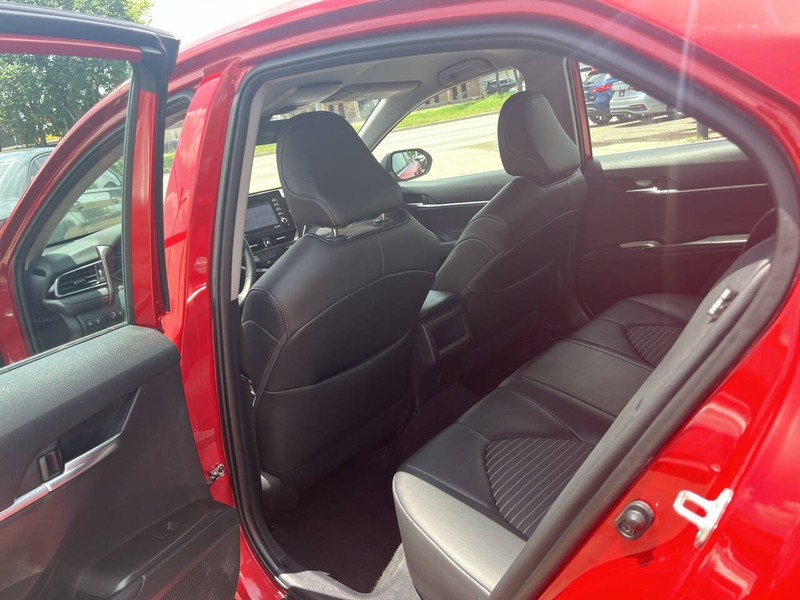 Toyota Camry Vehicle Image 18