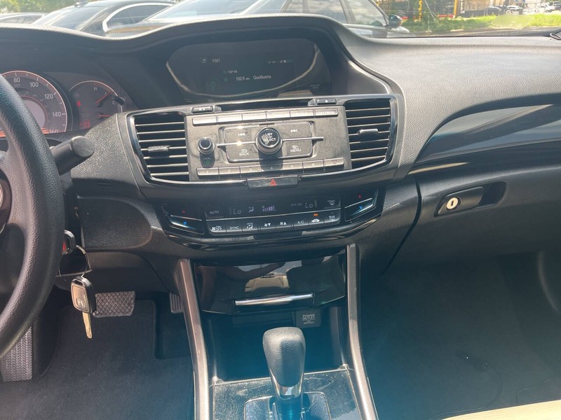 Honda Accord Coupe Vehicle Image 13