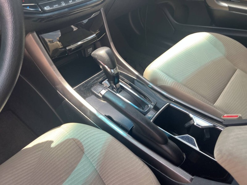 Honda Accord Coupe Vehicle Image 14