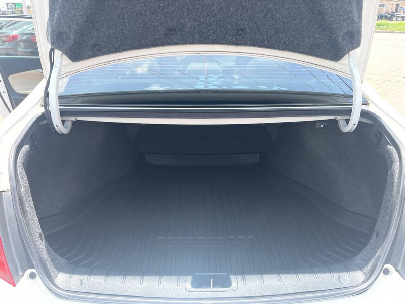 Honda Accord Coupe Vehicle Image 17
