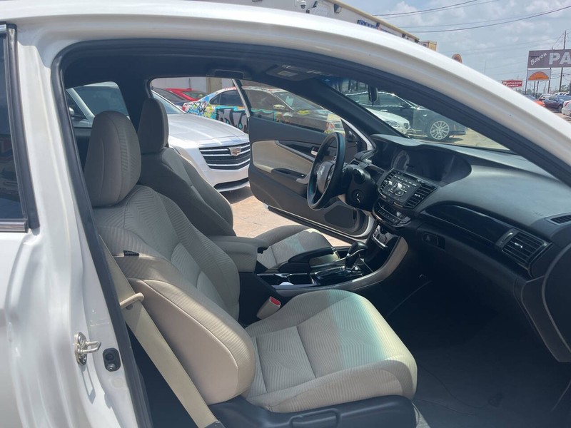 Honda Accord Coupe Vehicle Image 18