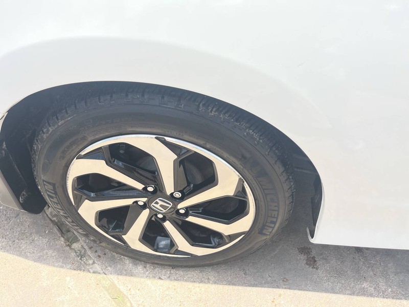 Honda Accord Coupe Vehicle Image 19