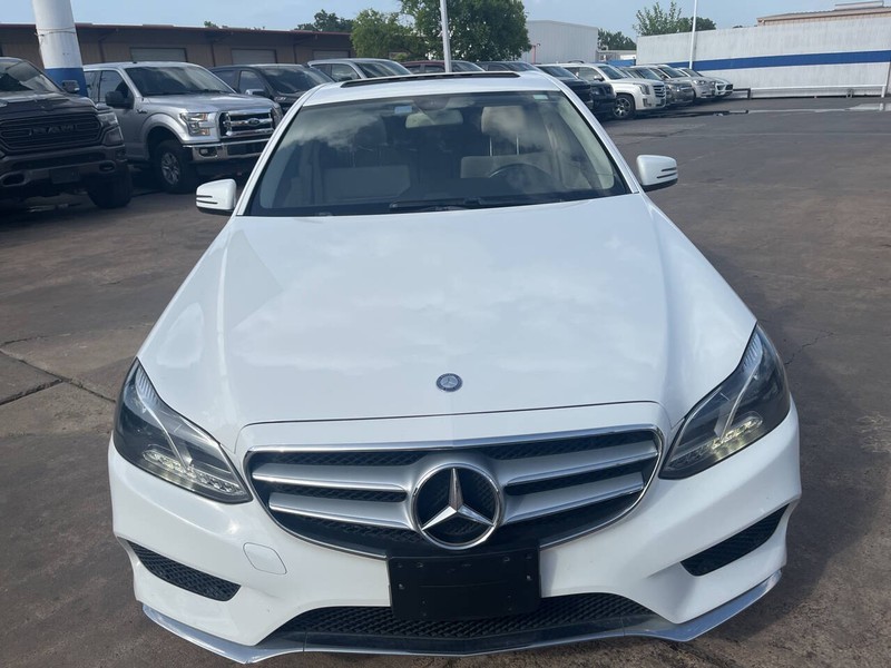 Mercedes-Benz E-Class Vehicle Image 02