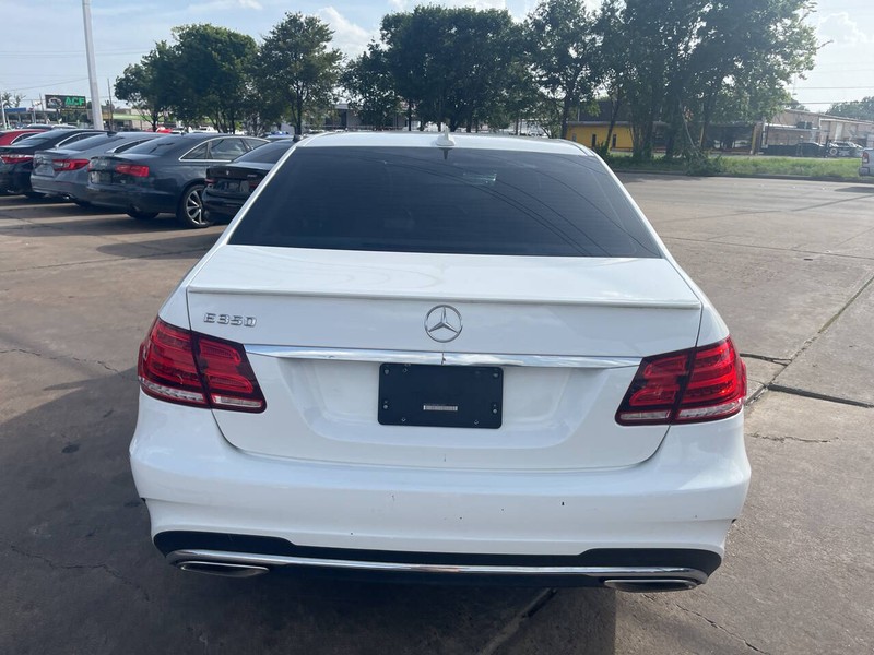 Mercedes-Benz E-Class Vehicle Image 03