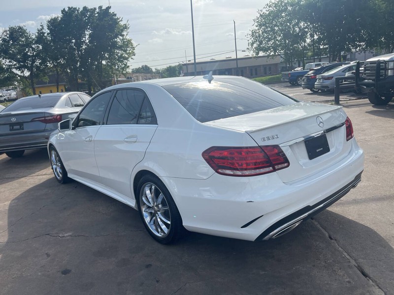 Mercedes-Benz E-Class Vehicle Image 04