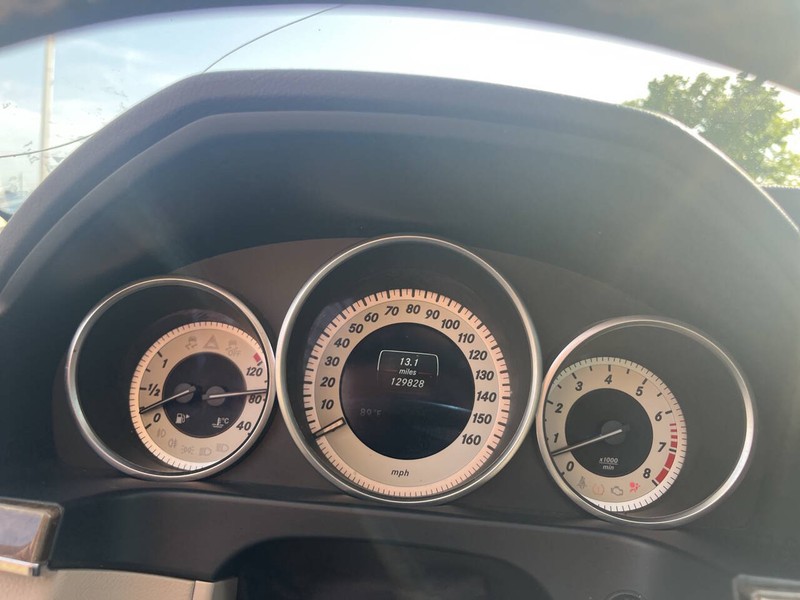 Mercedes-Benz E-Class Vehicle Image 09