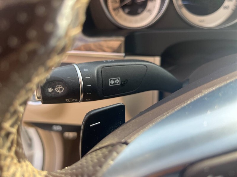Mercedes-Benz E-Class Vehicle Image 10