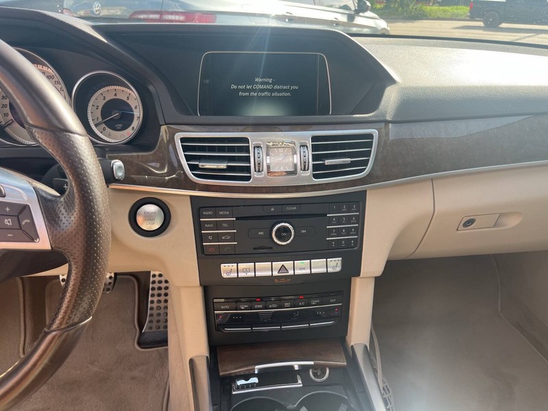 Mercedes-Benz E-Class Vehicle Image 12