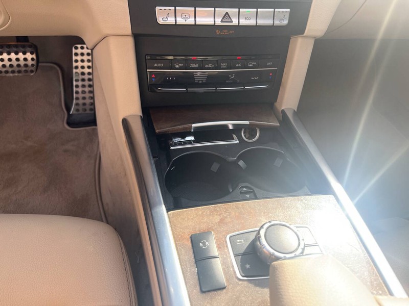 Mercedes-Benz E-Class Vehicle Image 13