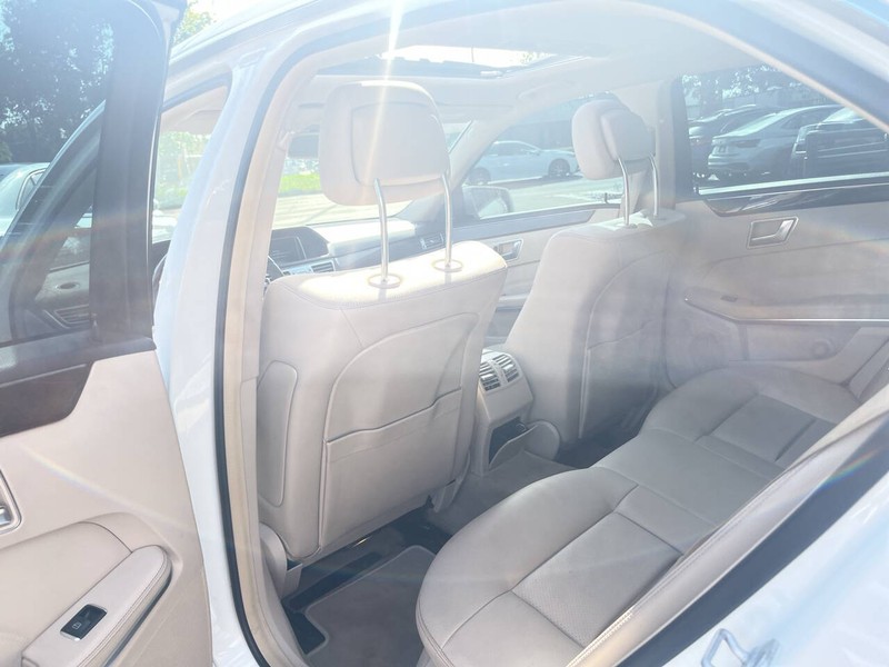 Mercedes-Benz E-Class Vehicle Image 15