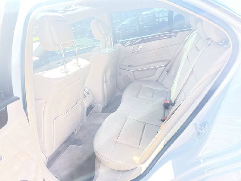 Mercedes-Benz E-Class Vehicle Image 16