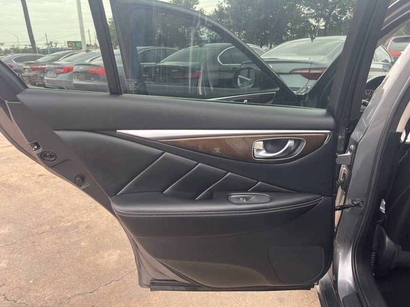 INFINITI Q50 Vehicle Image 12