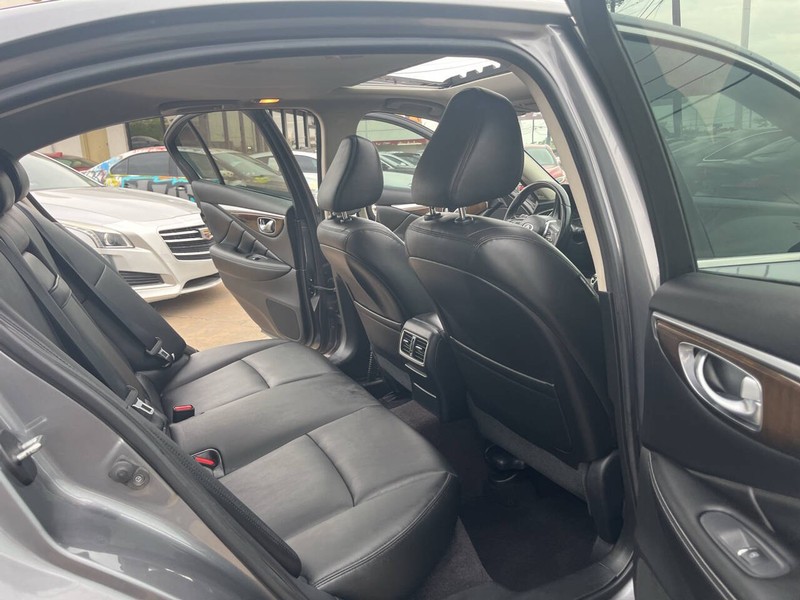 INFINITI Q50 Vehicle Image 16
