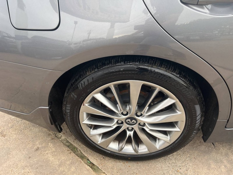 INFINITI Q50 Vehicle Image 19