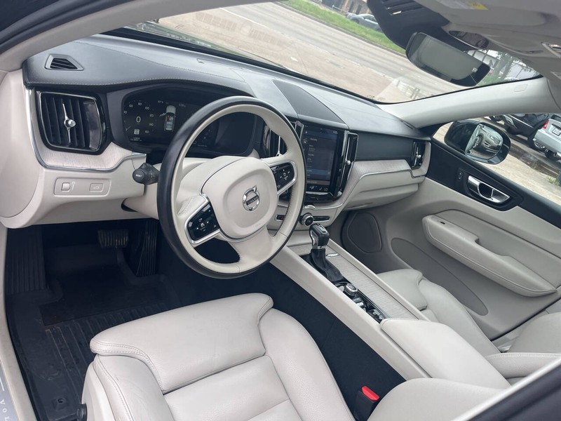 Volvo XC60 Vehicle Image 09